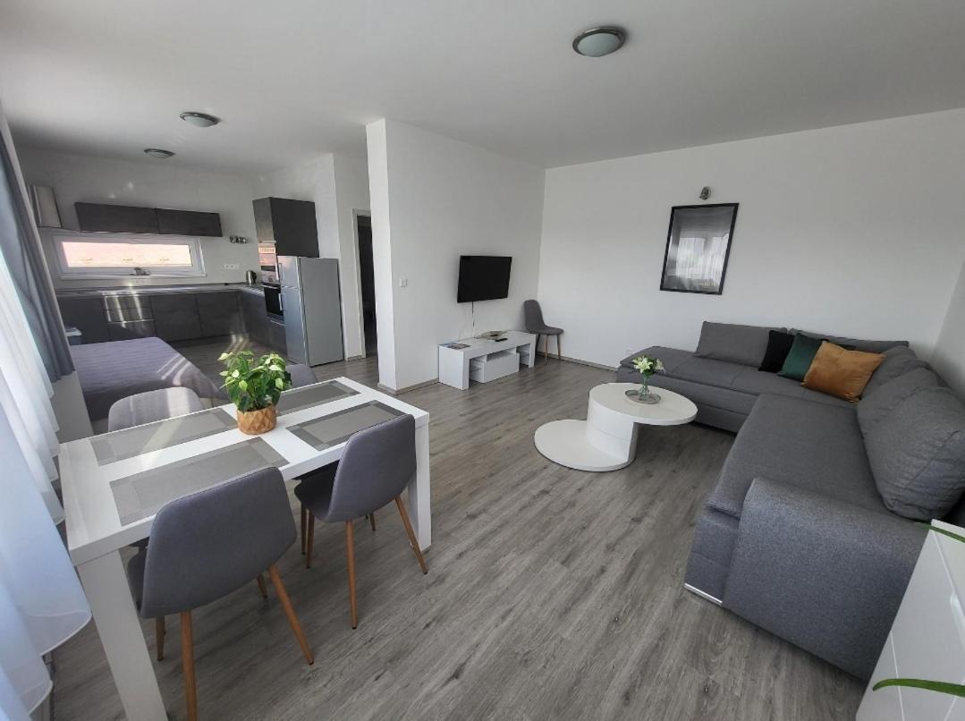 Apartman Gabriela Roudne Exterior photo
