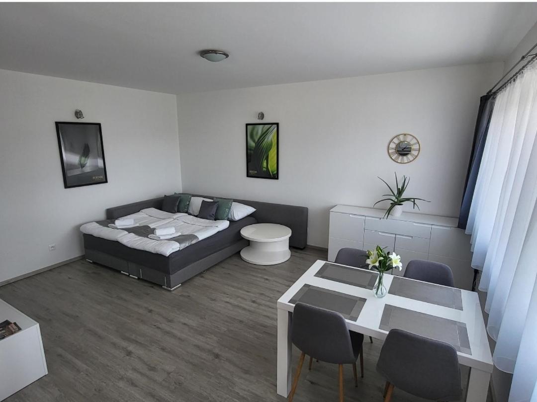 Apartman Gabriela Roudne Exterior photo